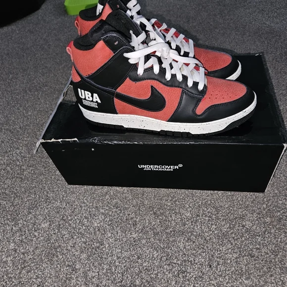 Sneakers - Picture 1 of 4